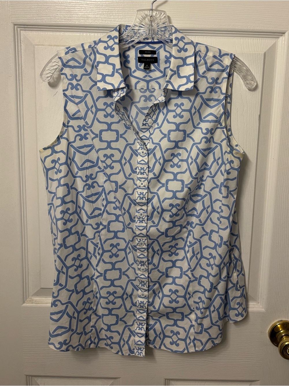 Talbots Sleeveless Button-Down Shirt in Light Blue Geometric Print